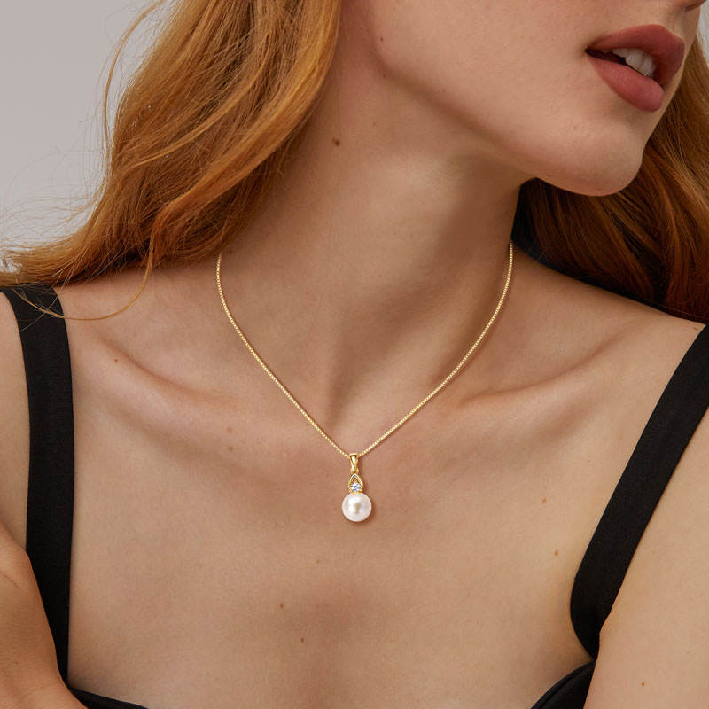 Classic Pearl Necklace in moissanite + sterling silver 925