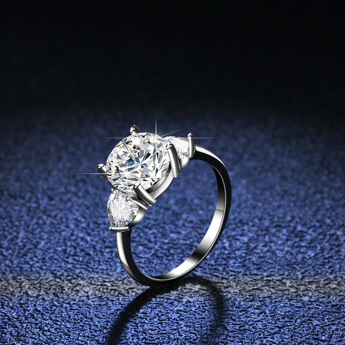 Ring with Moissanite in Sterling Silver 925