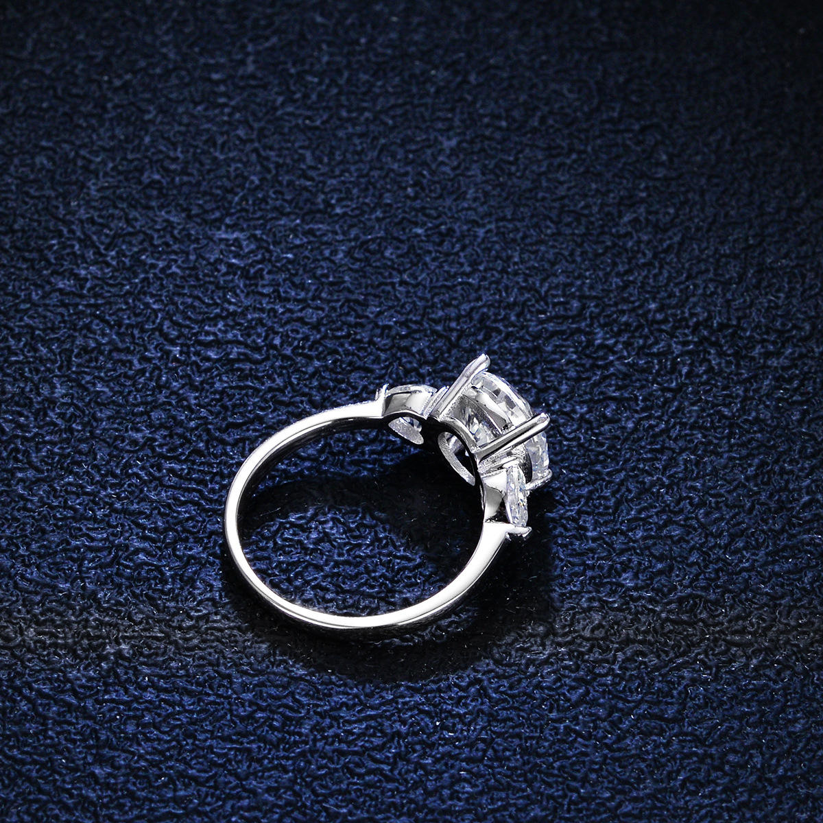 Ring with Moissanite in Sterling Silver 925