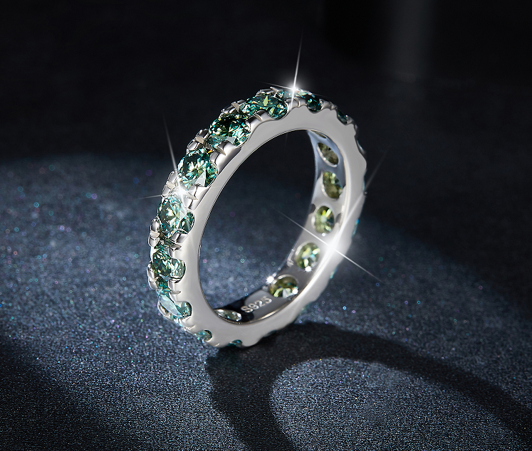 Men’s Ring in green moissanite + silver 925