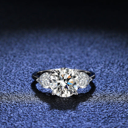 Ring with Moissanite in Sterling Silver 925