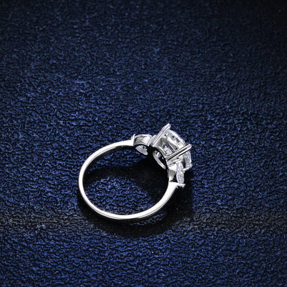 Ring with Moissanite in Sterling Silver 925